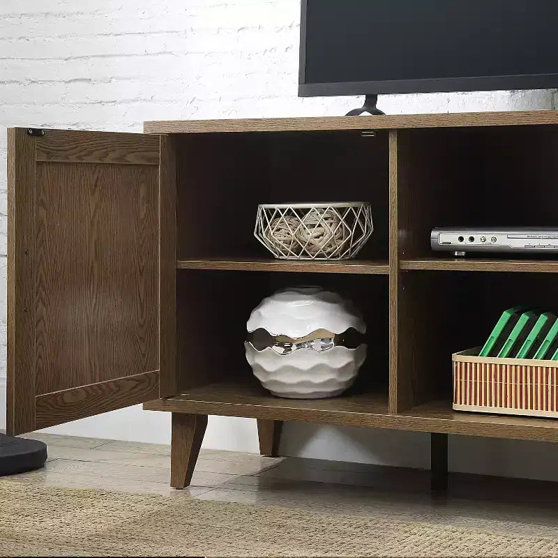 Meuble TV moderne médiéval de 60 pouces, centre de divertissement avec deux portes et gestion des câbles, convient aux téléviseurs de 65 pouces et moins, Noyer