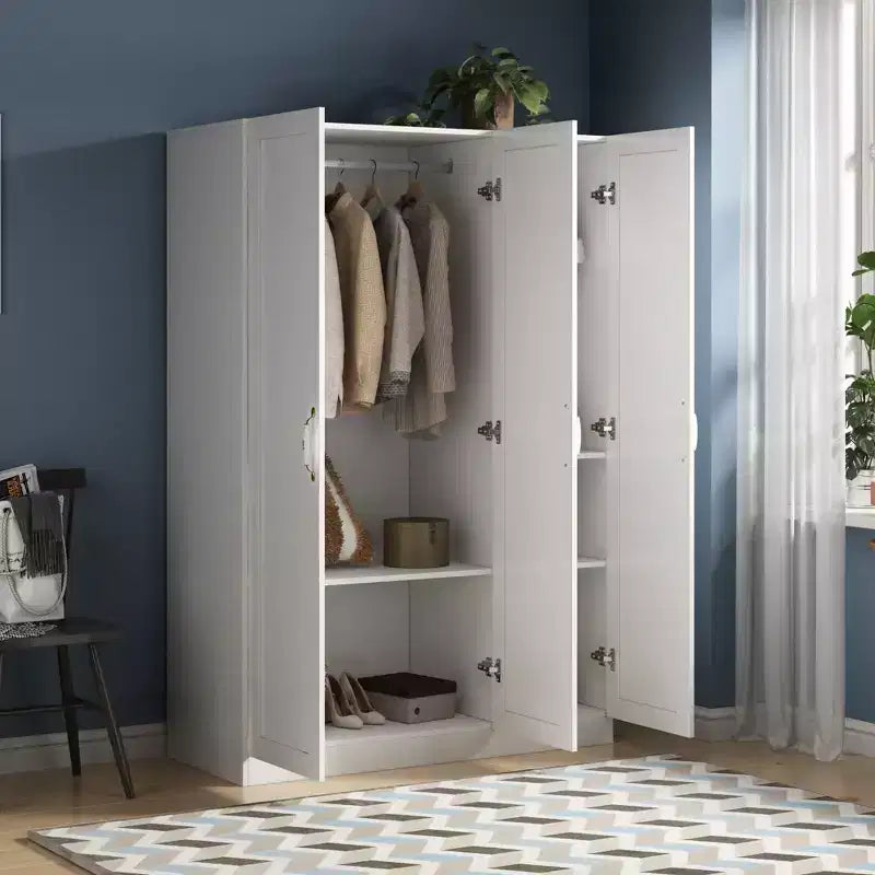 Armoire 3 portes blanche  : Poignées en céramique florales + Espaces penderie et rangement. Dressing spacieux pour chambres.
